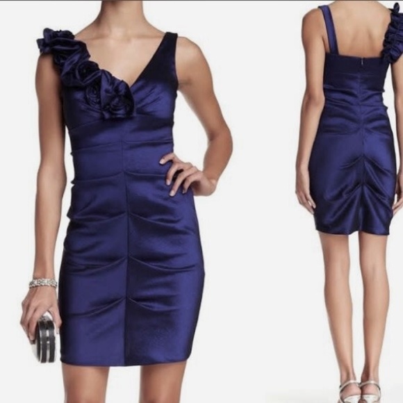 Xscape Runched Rose Bodycon Dress Size 4 - Picture 8 of 10